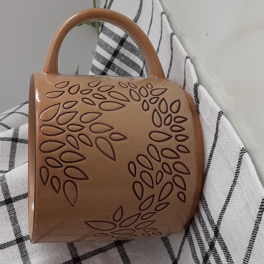 Starbucks 2013 Tan Embossed Leaves 14 oz Mug Autumn Coffee Tea